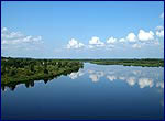 Чорнобильська АЕС на фоні річки Прип'ять