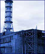 Будівництво саркофагу над реактором чорнобильської АЕС
