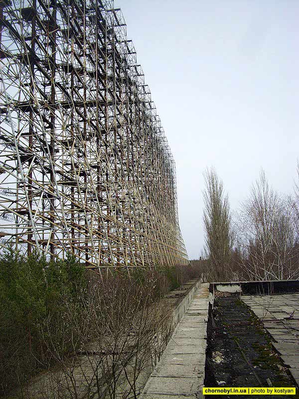 Вид на главную антену радара в городе Чернобыль-2