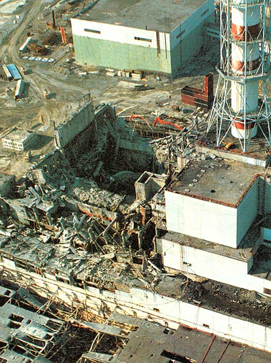 Чернобыльская АЭС после аварии в 1986 году