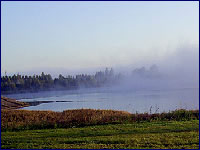Ранковий туман над водоймою ЧАЕС