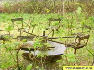 Село Залесье - брошенная детская площадка