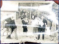 Фотографии бывших жителей села в чернобыльской зоне