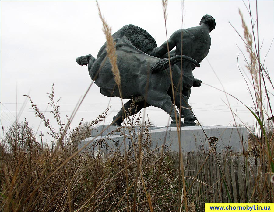 Чернобыль: Памятник быку
